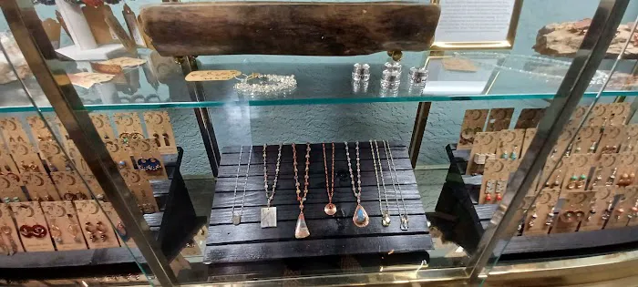 Woodys Gift Gallery 5