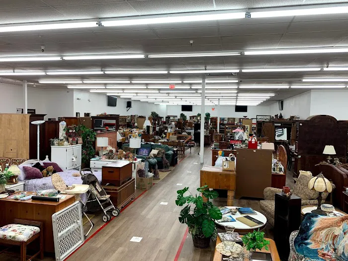 Qtiques Vintage & Antique Mall 3