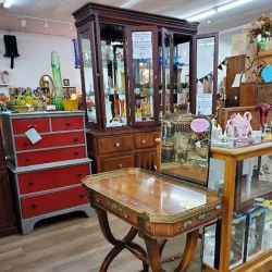 Qtiques Vintage & Antique Mall ico