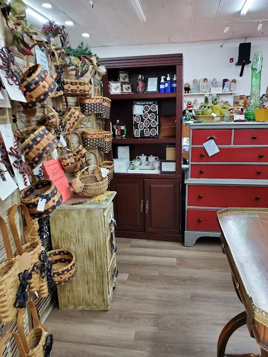 Qtiques Vintage & Antique Mall 1