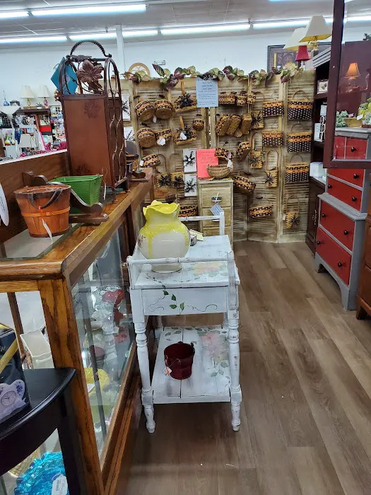 Qtiques Vintage & Antique Mall 4