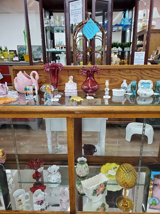 Qtiques Vintage & Antique Mall 5