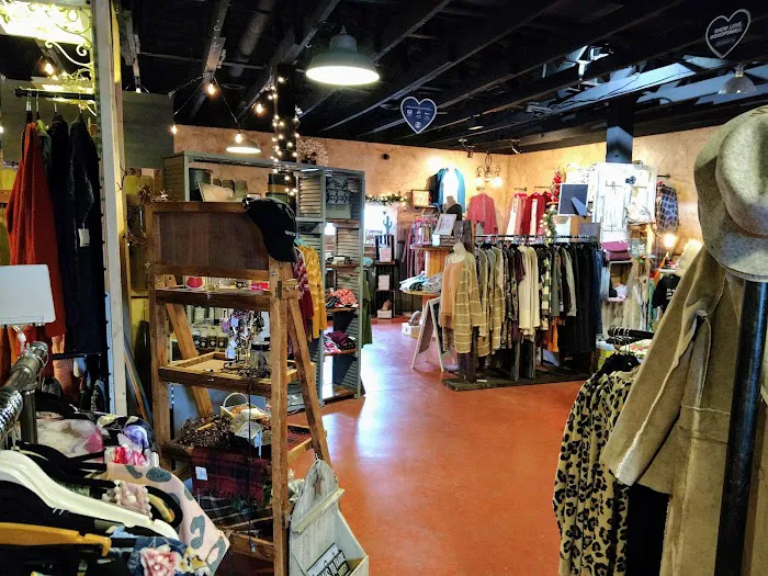 HuckaBella Boutique & Marketplace 4
