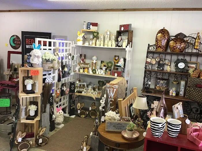 Magnolia's Market & Boutique 0