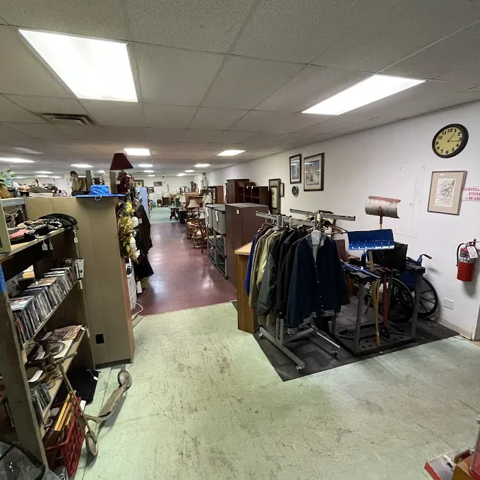 Riker's Fleas and Furniture - Nixa 8