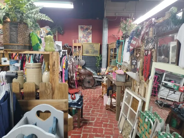 Primitive Chick Antiques 8