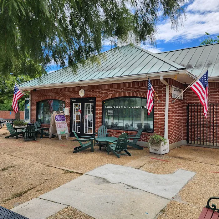 Riverwalk Marina Gift Shop 7