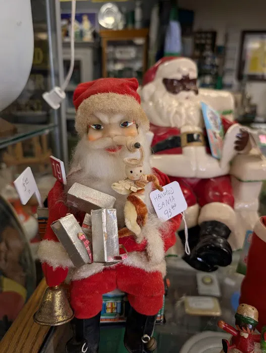 Trends & Traditions Antiques Mall 4