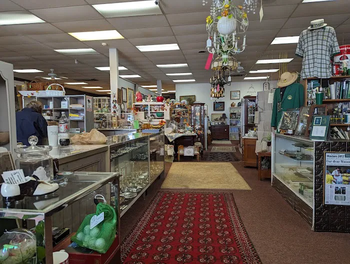 Trends & Traditions Antiques Mall 3