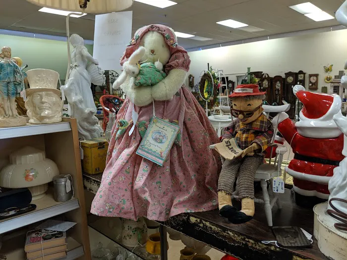 Trends & Traditions Antiques Mall 6