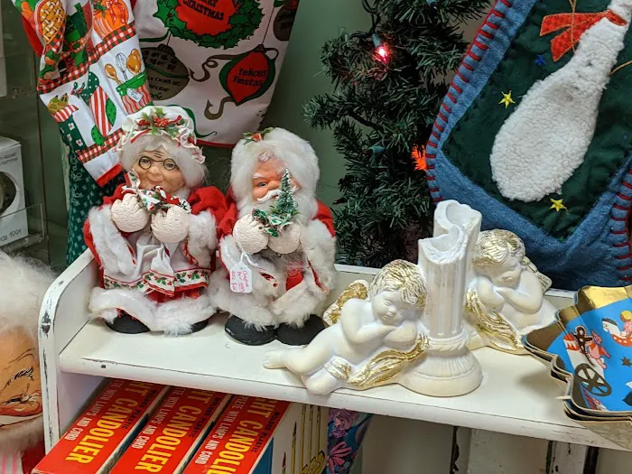 Trends & Traditions Antiques Mall 7