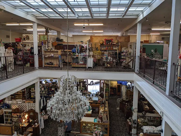 Redlands Galleria 7