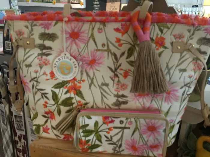 Shoppe Around the corner 6