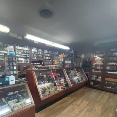 Jon's Pipe Shop and Cigar Smoking Lounge