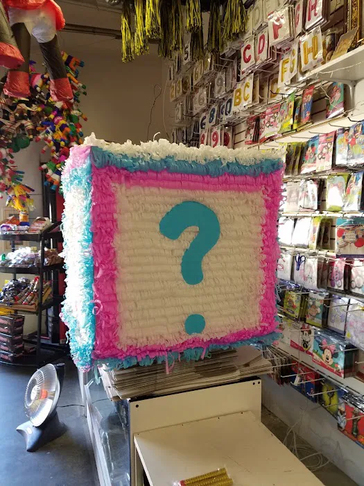 El Surtidor Candy & Supplies 7