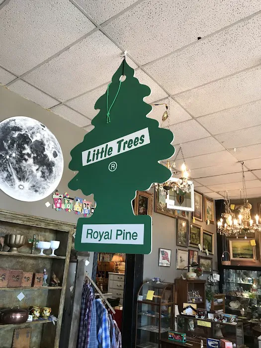 Antique Avenue Market 2