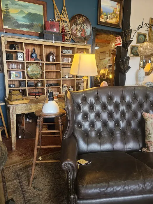 Antique Avenue Market 9