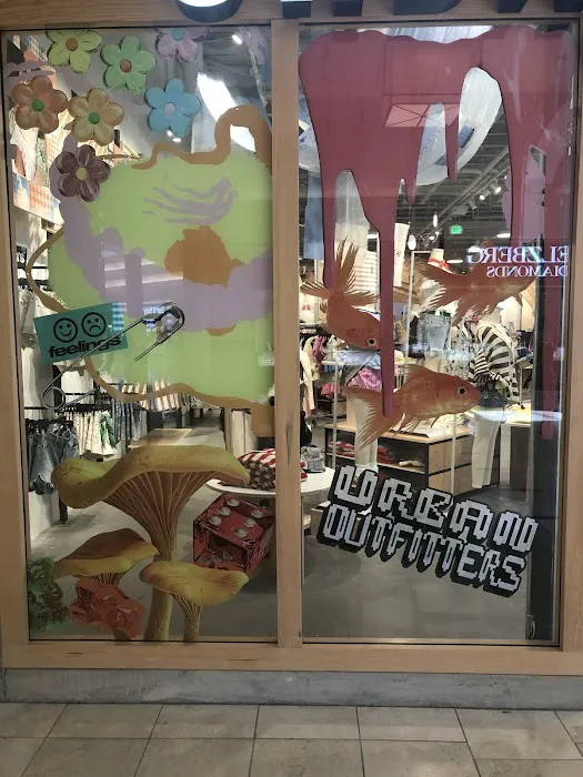 Urban Outfitters 0