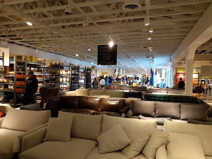 Crate & Barrel Outlet 0