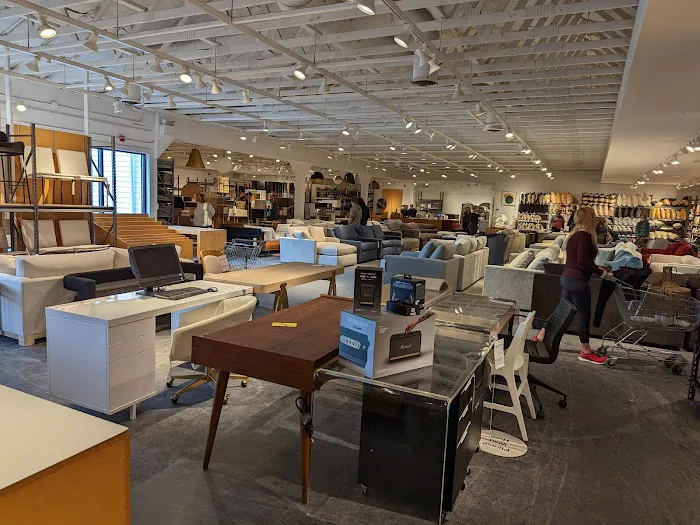 Crate & Barrel Outlet 1