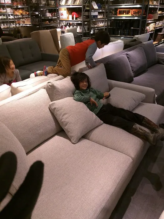 Crate & Barrel Outlet 4