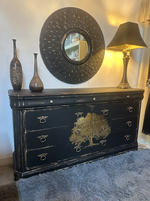 THRIFTIQUE MARKETPLACE 4