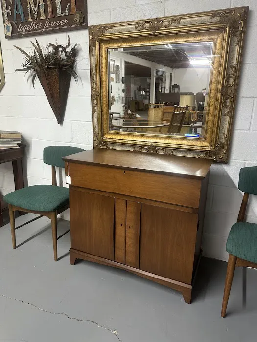 THRIFTIQUE MARKETPLACE 3