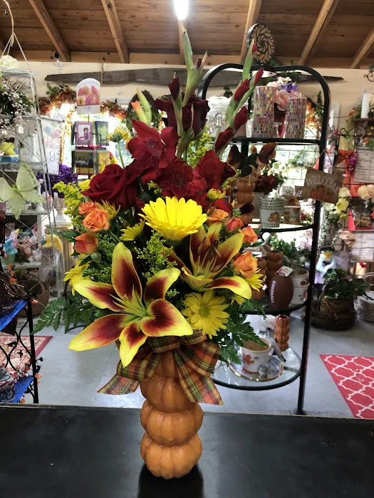 Lois' Flower Shop 8