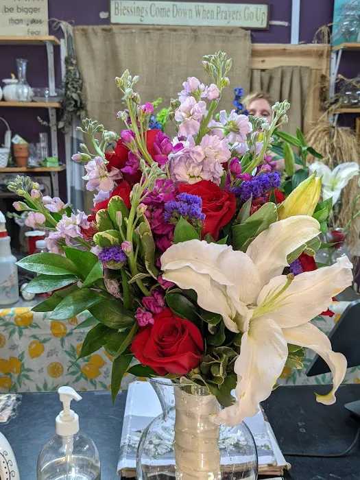 Lois' Flower Shop 0
