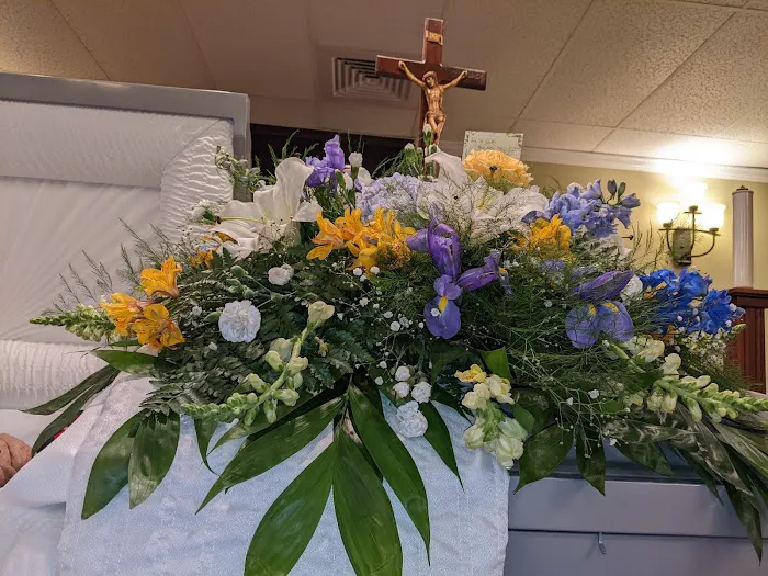 Lois' Flower Shop 9