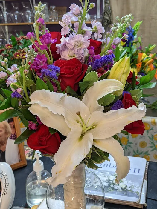 Lois' Flower Shop 3