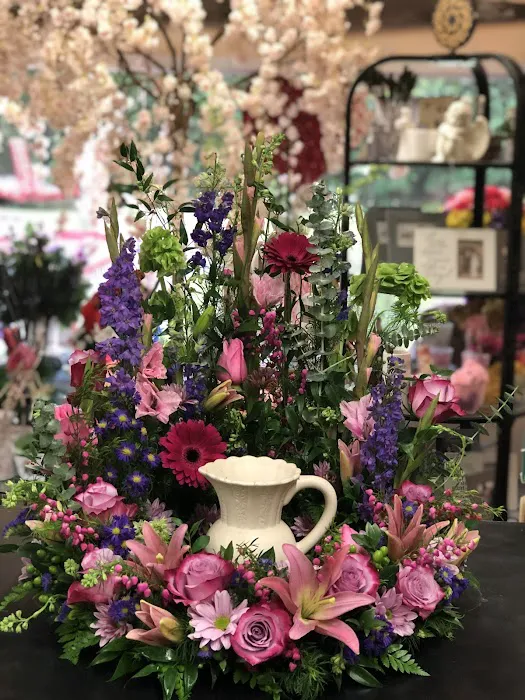 Lois' Flower Shop 6