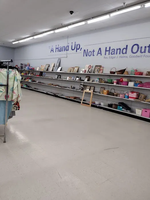 Goodwill Store – Orange Grove 3