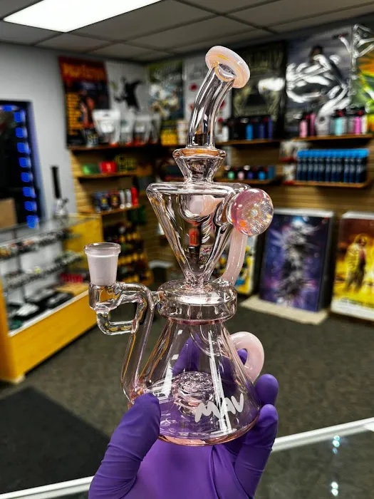 The Smokey Snap Fine Glass & Smoking Accessories 1