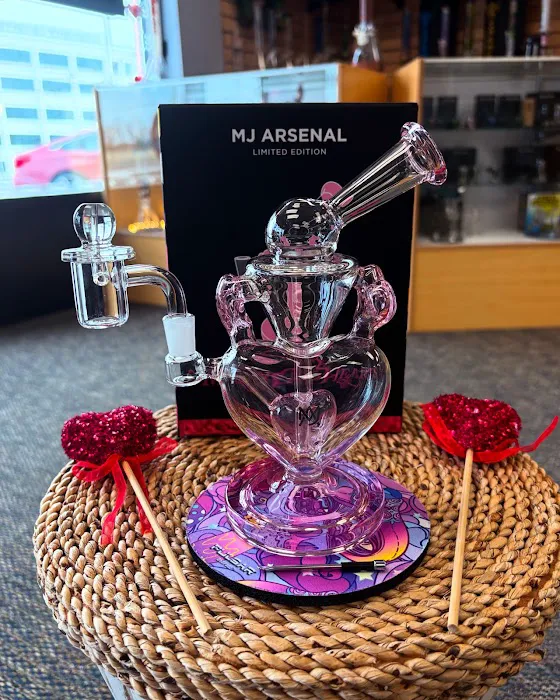 The Smokey Snap Fine Glass & Smoking Accessories 5