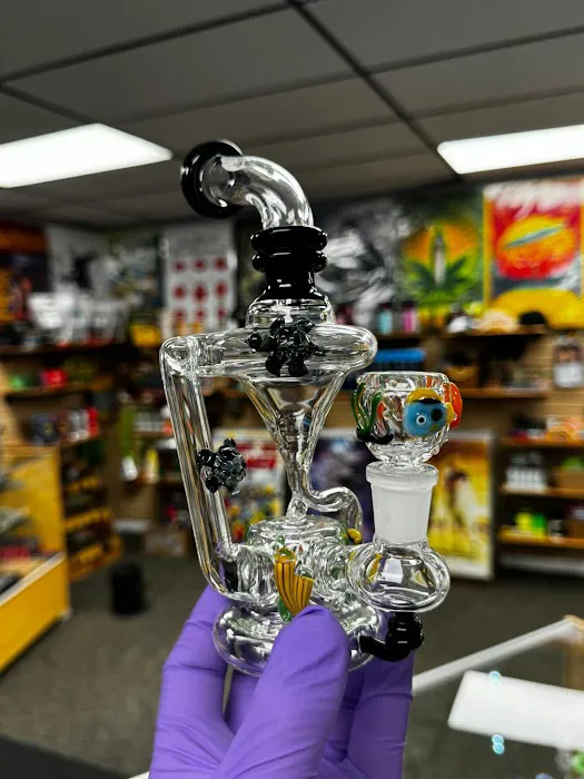 The Smokey Snap Fine Glass & Smoking Accessories 0