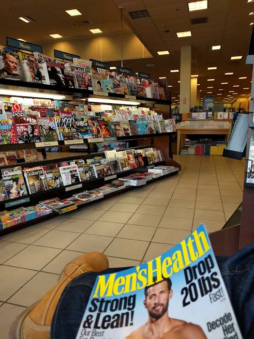 Barnes & Noble 8