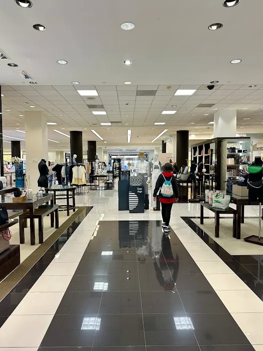 Bloomingdale's 0