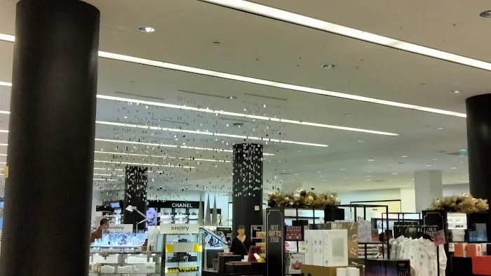 Bloomingdale's 4