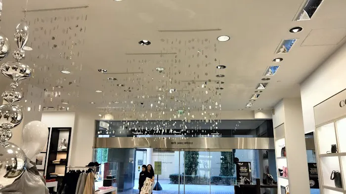 Bloomingdale's 7