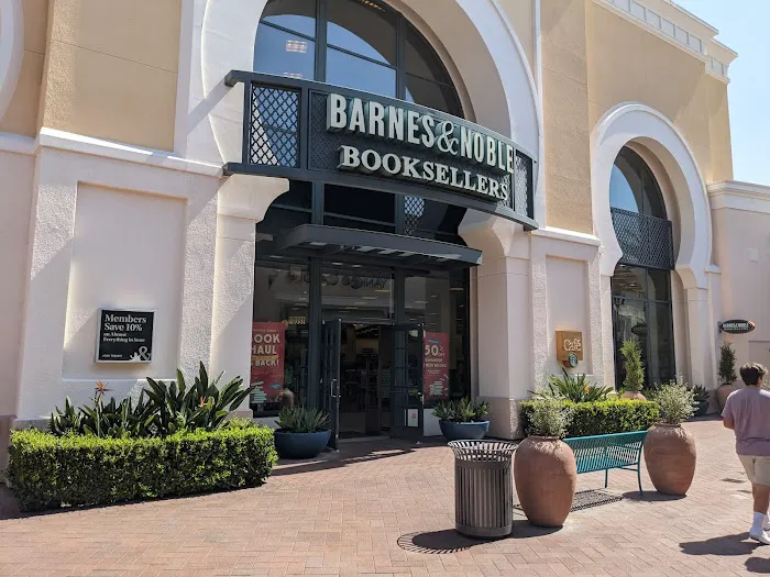 Barnes & Noble 1