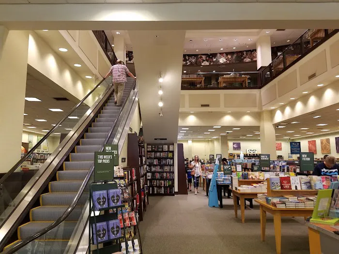Barnes & Noble 9