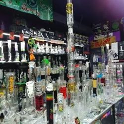The Hub Smoke Shop & Gifts ico