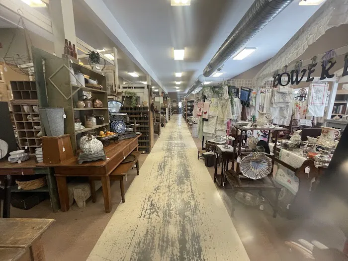 The Parkville Antique Mall 5