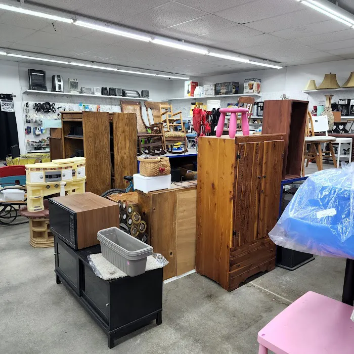 MAJ-R Thrift & Discount 4