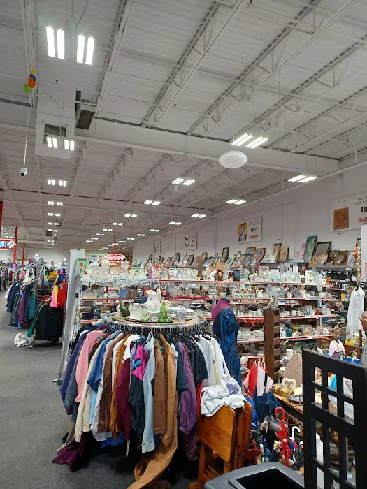 Red Racks DAV Thrift Store 0