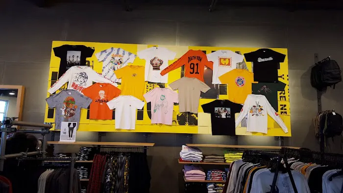 Urban Outfitters 0