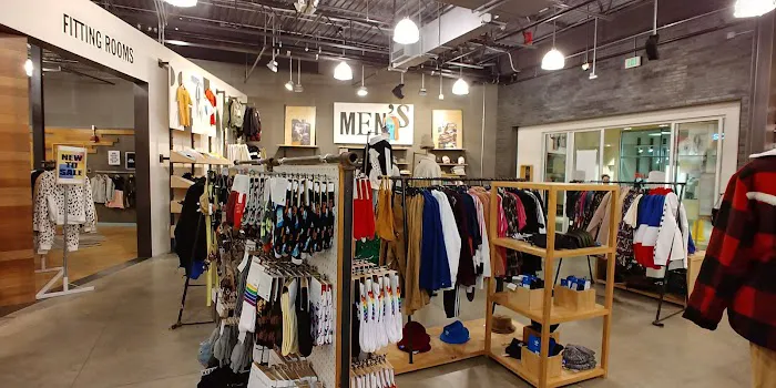Urban Outfitters 8