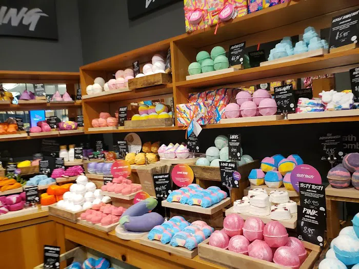 Lush Cosmetics Christiana Mall 7