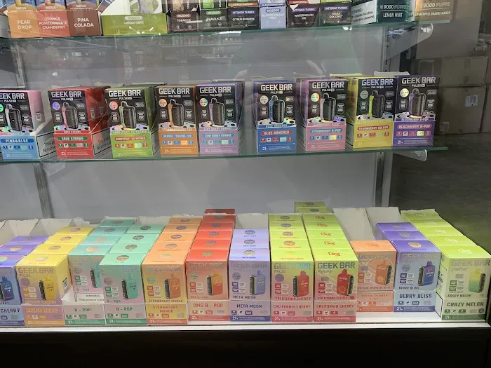 CRAZY VAPOR CBD KRATOM THC VAPE STORE 3